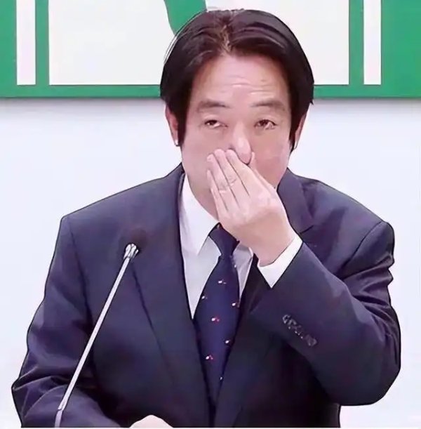 赖清德今天自斯威士兰返台，侯汉廷讽：把自己搞得像“偷渡犯”