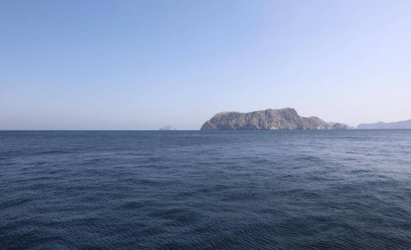 美国鼓动商船“闯关”霍尔木兹海峡 多国呼吁谈判解决分歧