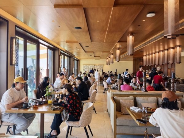 “餐厅里全是中国人” 春节9天预计逾1800万人出入境