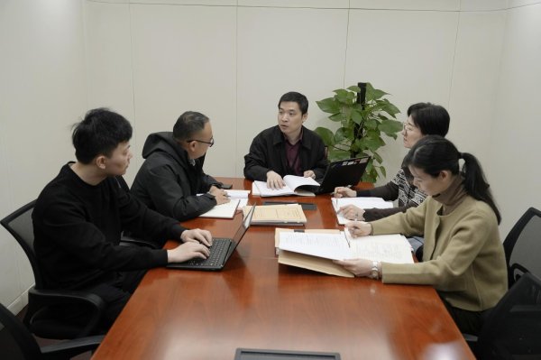 三堂会审丨收受他人财物并转移涉案款物的纪法罪分析