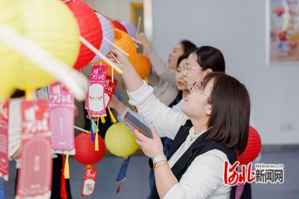 平安产险唐山中心支公司举办“花灯闹岁 乐玩元宵”主题喜乐会活动