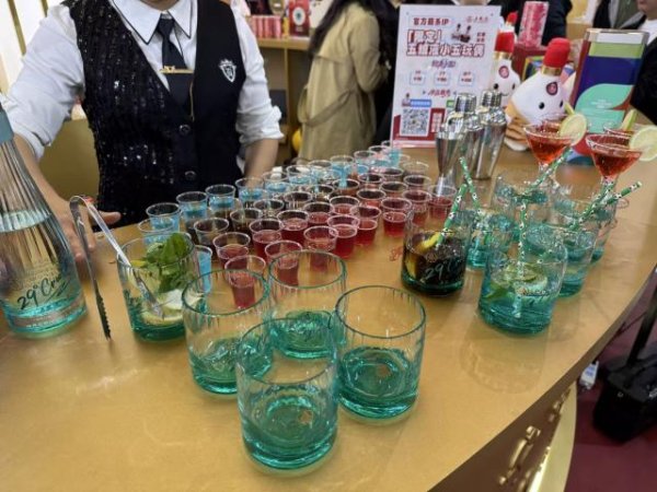 五年利润暴增200%，露酒上位：18元产品抢占糖酒会C位，上市药企也下场卖酒