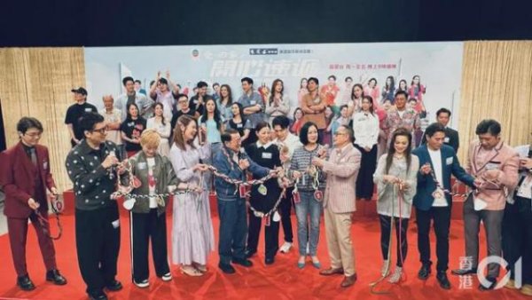《爱回家》收官，两位女星竟主动申请转幕后，原因太现实
